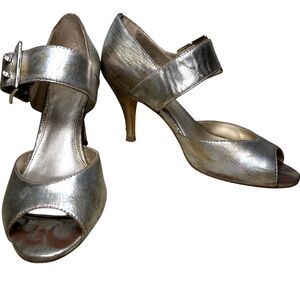 Isolá Della pump in gold size 6.5